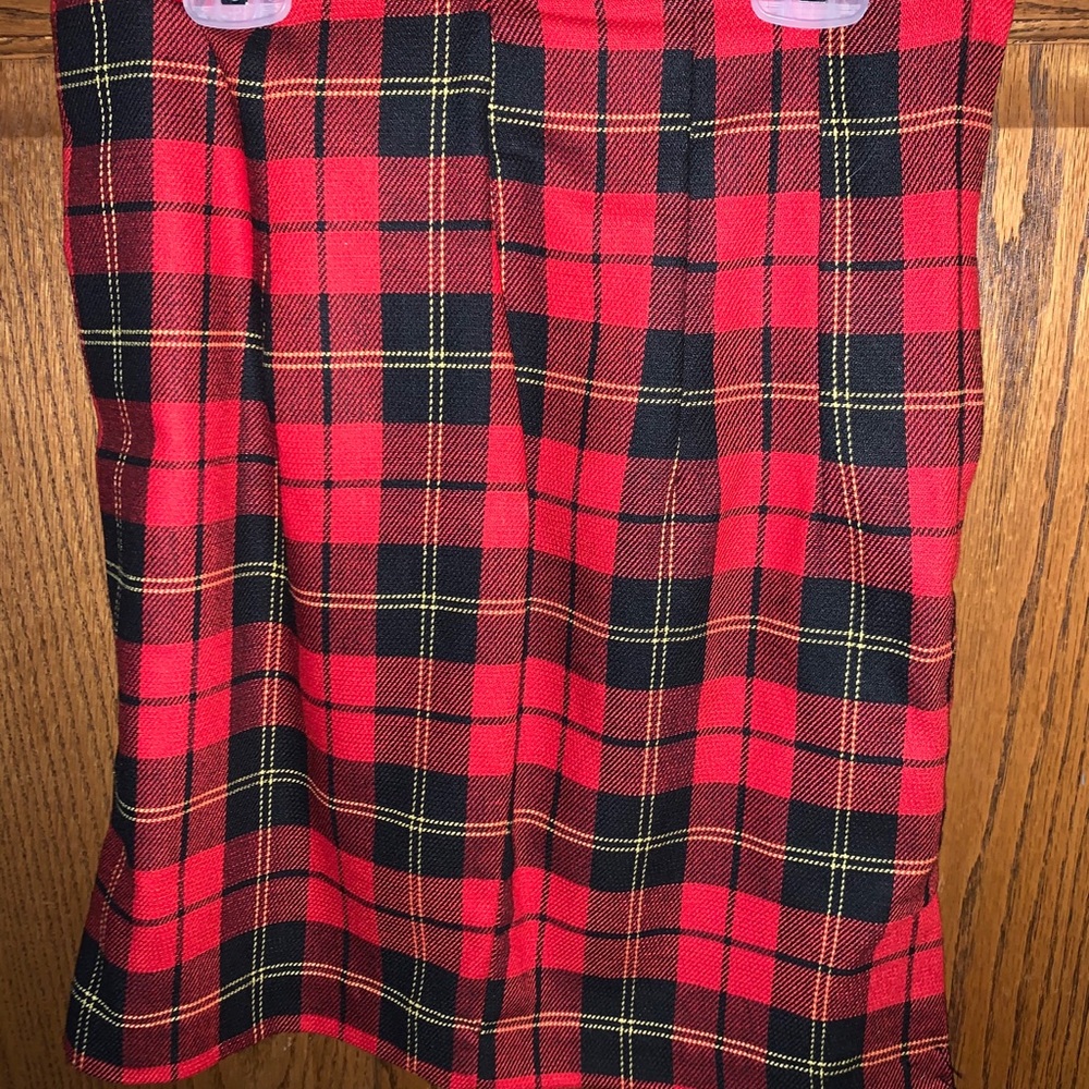 Flattering red, black and yellow pencil skirt.